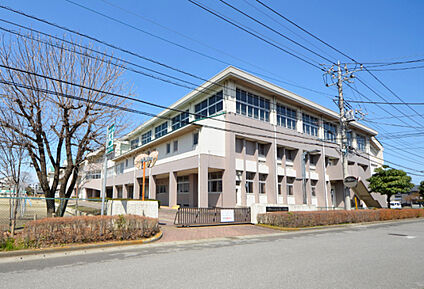 南河内第二中学校 現地から650m～720m。(徒歩9分。(最長))