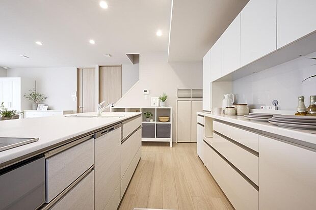 毎日の料理時間を少し特別にしてくれるキッチン空間。使いやすさを考えた設計で、家族との時間も自分の時間も大切にできる住まいです。