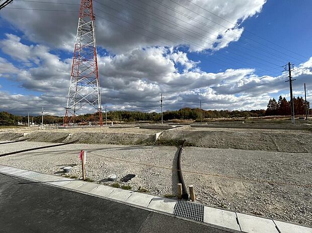 周辺環境が充実。スーパー、コンビニのほか、保育園や公園も徒歩圏内にあり、快適な生活をサポートします。
