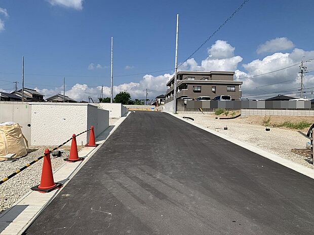 【現地外観写真】道路幅員約4m~8.50mで車の出し入れも安心ですね♪
開放感がある街並みが魅力的◎