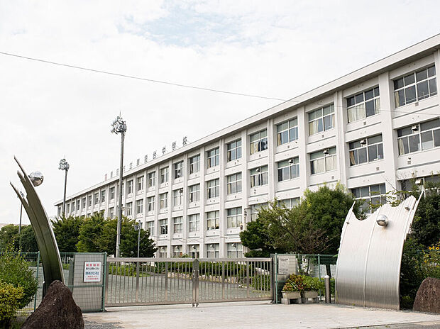 豊田市立猿投台中学校（約954m）