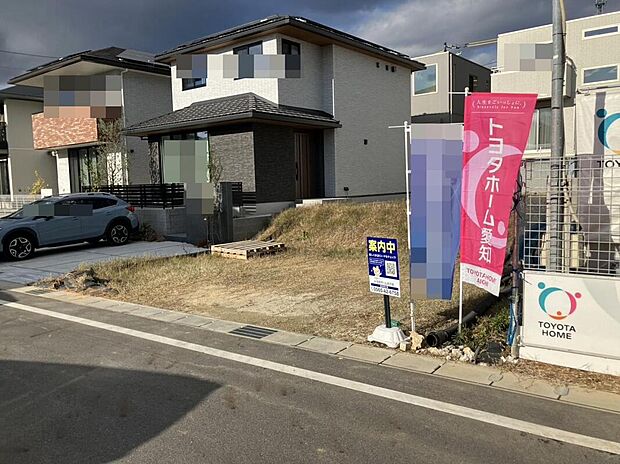 【現地写真】整った街並みの分譲地内に位置し、落ち着いた住環境の中で安心して暮らせる立地です。