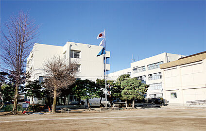 宮原中学校 現地から890m。(徒歩12分。)