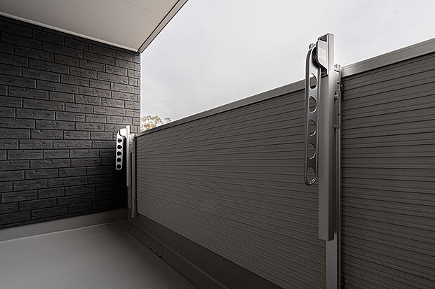 【インナーバルコニー(B3-1号棟)】急な雨でも安心な、インナーバルコニー。