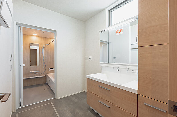 【洗面室(4号棟)】洗面室には追加オプションによりガス衣類乾燥機「乾太くん」を設置可能です。