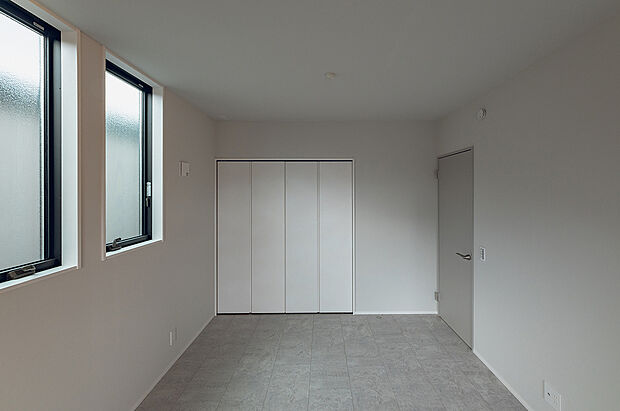 【洋室(2号棟)】続き間の洋室は、仕切りを設けて2部屋に分けることができます。