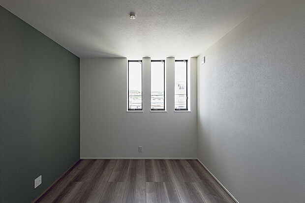 【洋室(2号棟)】シンプルな間取りで、子ども部屋や書斎としても活躍する洋室。