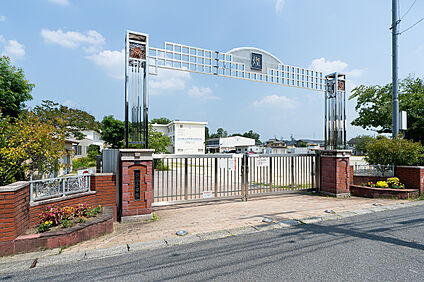 根川小学校 約670～700m(徒歩約9分)