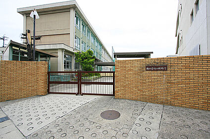 楠小学校 約650～660m(徒歩約9分)