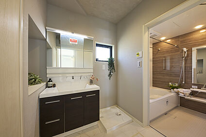 収納たっぷりのランドリールーム