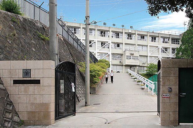 東大阪市立孔舎衙中学校(約400m)