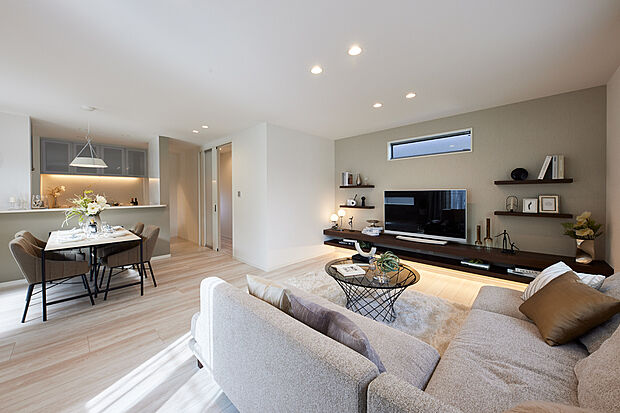 【当社モデルハウスリビング】20帖以上の明るい広々リビングは3階建だからこそ！