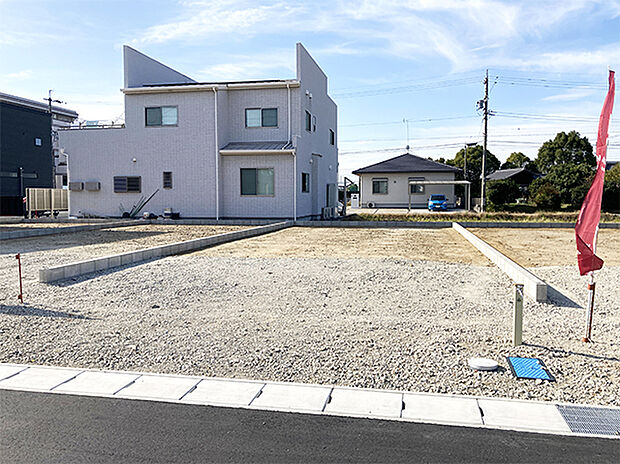 水道引き込み費用、メーター設置費用、下水道受益者負担金が別途発生いたします。
地盤改良が必要な場合、費用は別途必要になります。
敷地に電柱が入る可能性があります。
No.３～ No.４は建築条件無しでのお取り扱いも可能です。
詳しくはスタッフまでお問い合わせください。