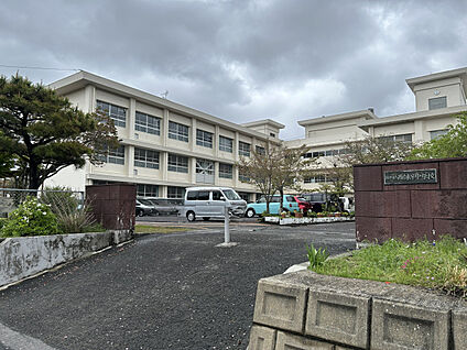 西諫早中学校 現地から1470m～1540m。(徒歩19分～20分。)