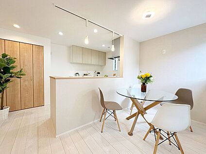 キッチンとダイニング