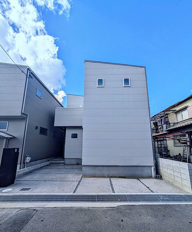 京阪本線「樟葉」駅 徒歩20分
京阪本線「牧野」駅 徒歩16分
京阪「牧野」駅と「樟葉」駅のWアクセスが可能。周辺には生活施設が整い、教育施設も近く、子育て世代にとっても充実した2区画。