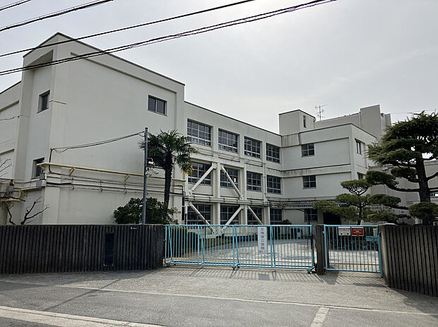 交野市立岩船小学校(約692m)