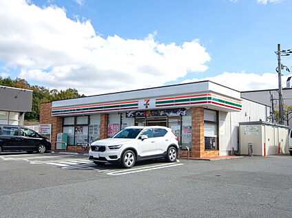 セブンイレブン 神戸西山1丁目店 約470m(徒歩約6分)