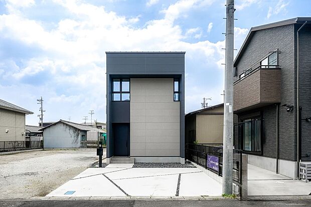 シックでモダンな印象の外観に仕上げています