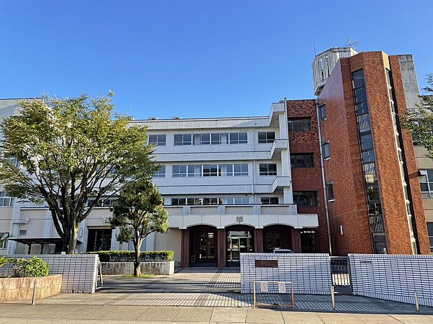 名古屋市立香流中学校（約740m）
