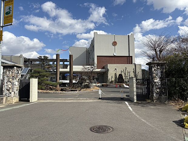 江南市立古知野中学校(約684m)