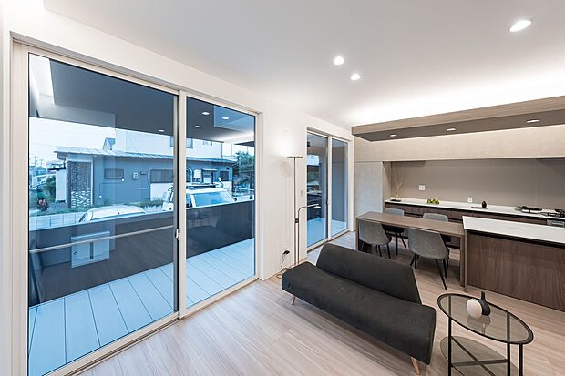 【尾張旭市平子町 モデルハウス】内と外との繋がりを考えながら創り出した特別な邸宅。スッキリした見た目の美しさと性能を両立