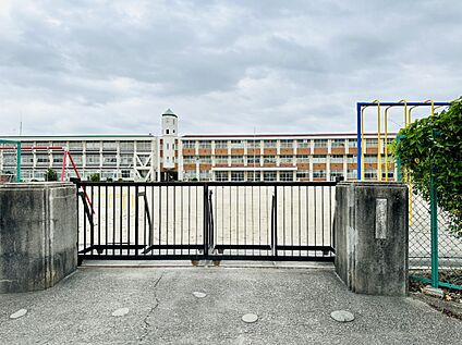 清須市立西枇杷島小学校 約 999 m(徒歩 13 分)