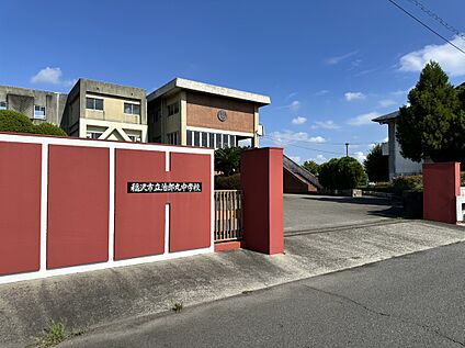 稲沢市立治郎丸中学校 徒歩 10 分（約 762 ｍ）