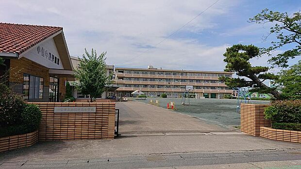 一宮市立小信中島小学校（約1,049m）