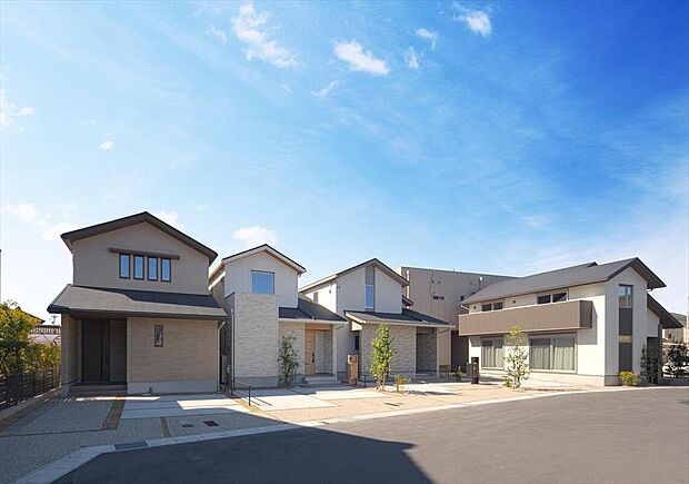 【現地街並み】
特急停車駅、名鉄常滑線「尾張横須賀」駅まで徒歩5分！名古屋中心部・中部国際空港までのアクセスも良好な、通勤・通学・お出掛けに便利な立地です◎