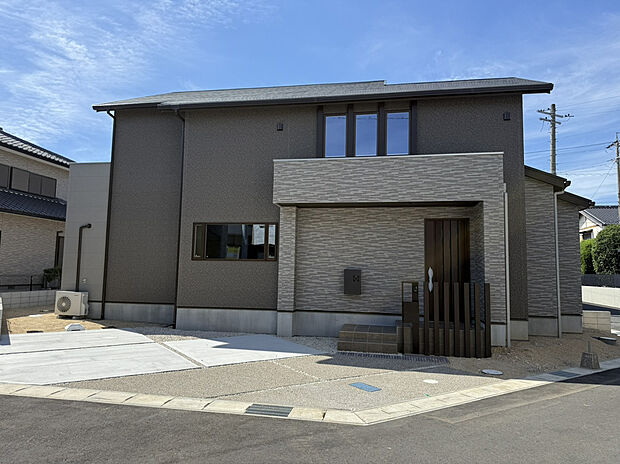 【G-STYLE六軒屋西】 ＼最終1邸×家具付き／
JR中央本線「春日井」駅までバスアクセス可能◎公園や買物施設などが揃う、利便性と自然を兼ね備えた立地です。ぜひご来場ください！/外観(No1)