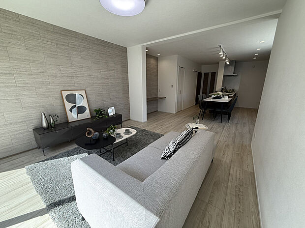 【【LDK(約20.9帖)/No.1】】寛ぎスペースのリビングと食事スペースのダイニングキッチンを緩やかに区分けできる設計です。お好みのインテリアでお部屋づくりを楽しめます。