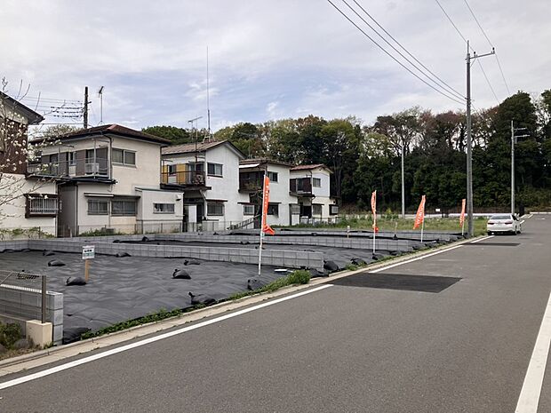 【現地写真】
JR武蔵野線「新秋津」駅まで15分、西武池袋線・西武新宿線「所沢」駅まで徒歩18分。都心部の主要都市や千葉方面への移動もしやすく、通勤・通学やお出掛けにも便利な立地。