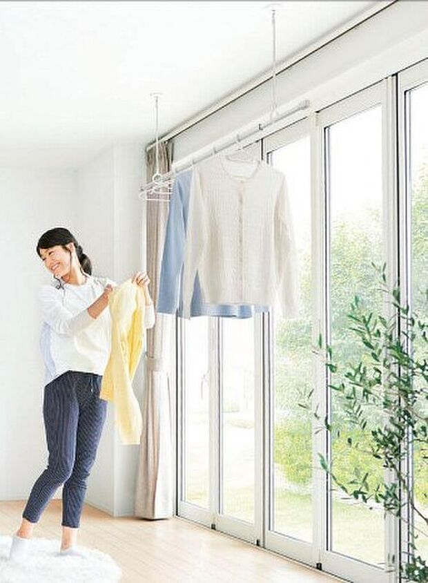 【【室内物干しユニット】】外干しとの併用も合わせると、9割以上が部屋干しをしています。1年を通してほぼ全てのご家庭で大活躍。/弊社施工例