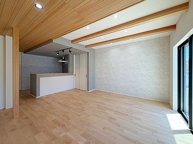 【ＬＤＫ】１階は無垢床仕様 高級感があり、足心地のよさが評判です