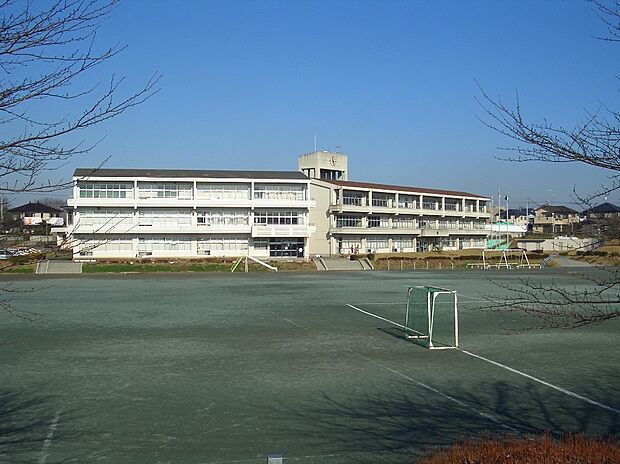 小絹小学校　260ｍ