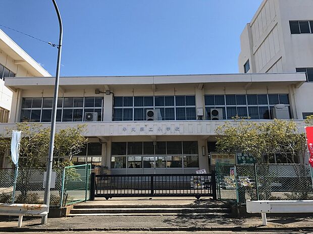 牛久第二小学校 490m