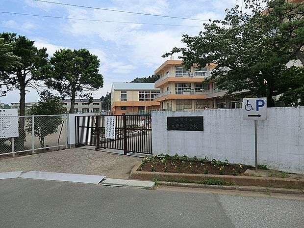 大岩田小学校 700m