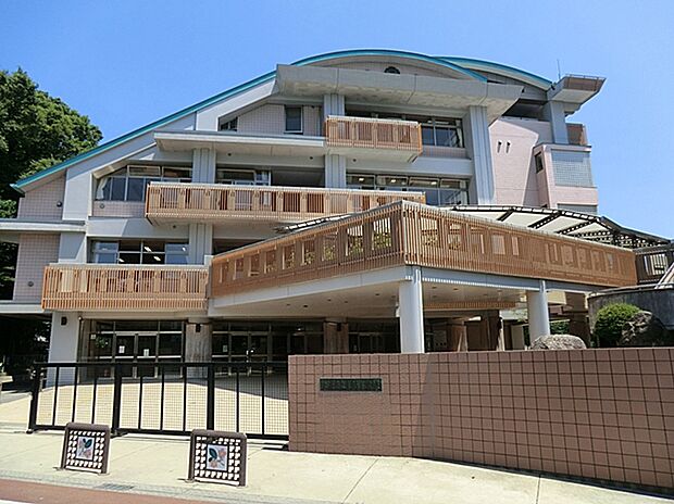真鍋小学校　1080ｍ
