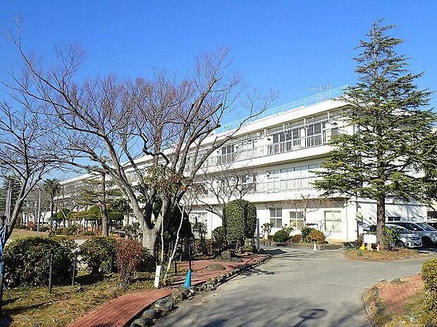 湖北台中学校（約693m）