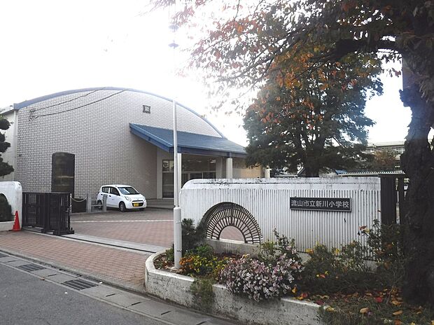 新川小学校（約1,320m）