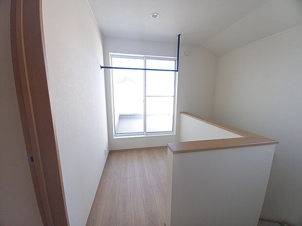 【ランドリースペース】陽当たりgood！コンパクトで機能的なランドリースペース