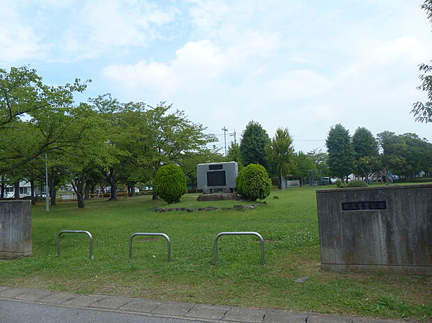 駅南児童公園(約580m)