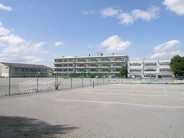 常盤松中学校（約2,150m）