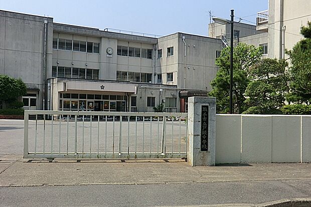 戸頭中学校(約610m)