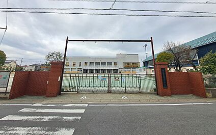 吉川小学校 738ｍ