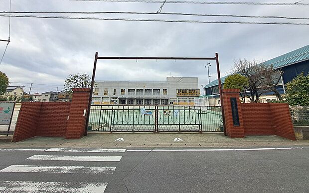 吉川小学校(約738m)