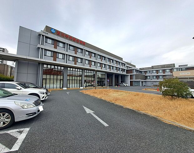 吉川中央総合病院(約885m)