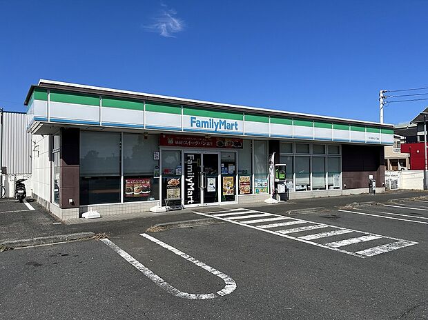 ファミリーマート（約260m）