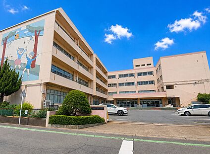 中曽根小学校 826ｍ
